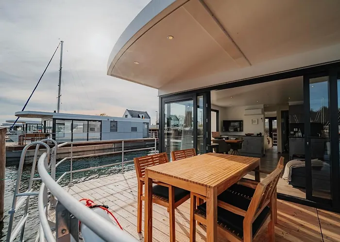 Schwimmendes Trinity Ihr Seahome Auf Der Ostsee Ferienhaus Peenemünde